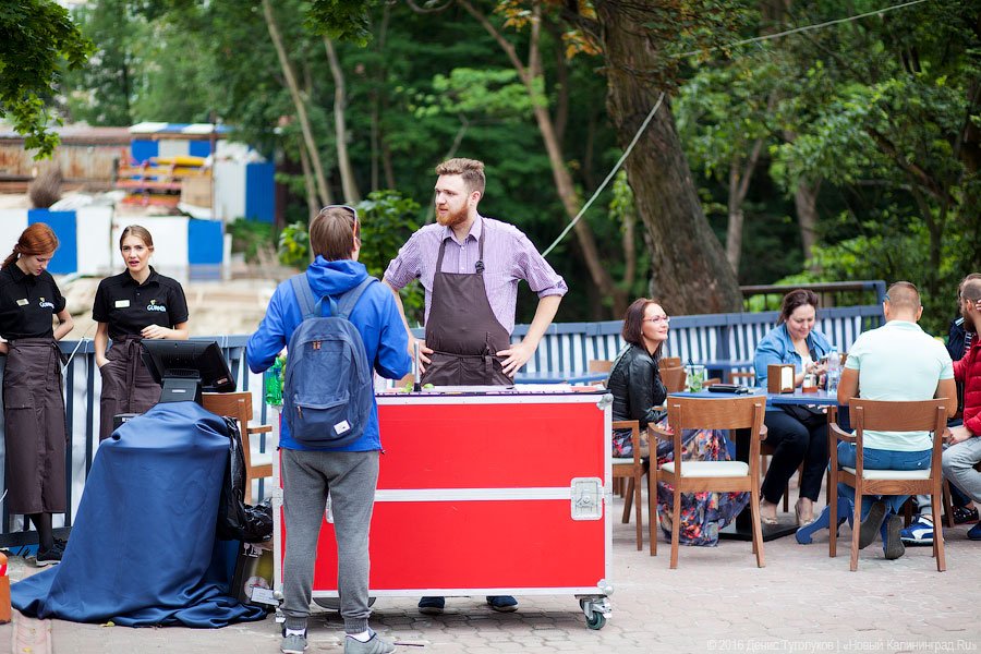 Голодные улицы: чем кормили калининградцев на День города