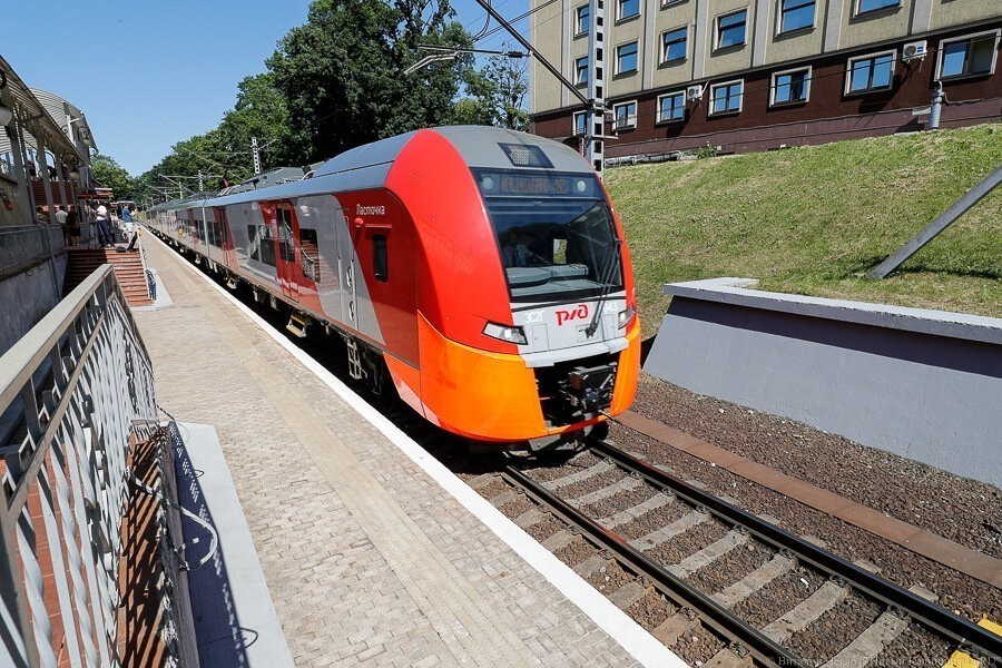 В Калининград пришли два новых поезда «Ласточка»