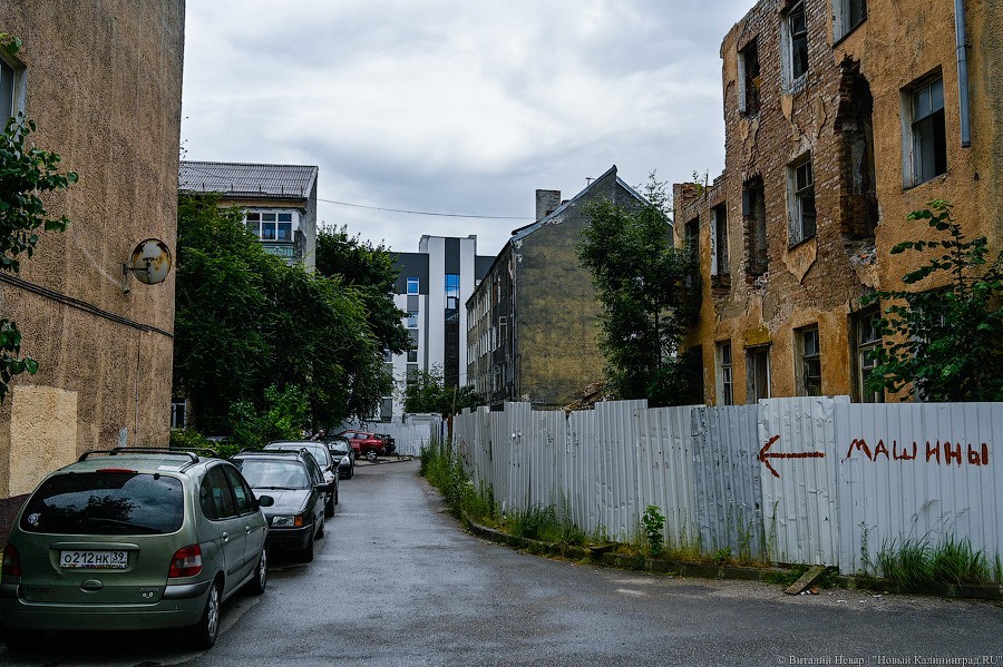 Стекло и треугольники: как выглядит фасад реставрируемой «Кройц-аптеки»