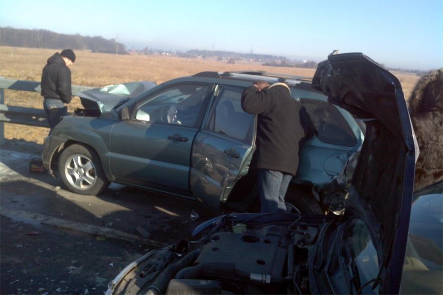 Часть Приморского кольца закрыта из-за поджога травы и крупного ДТП (+фото)