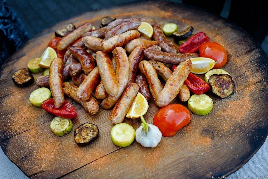 Тот же праздник, только в профиль: День длинной колбасы прошёл на новом месте