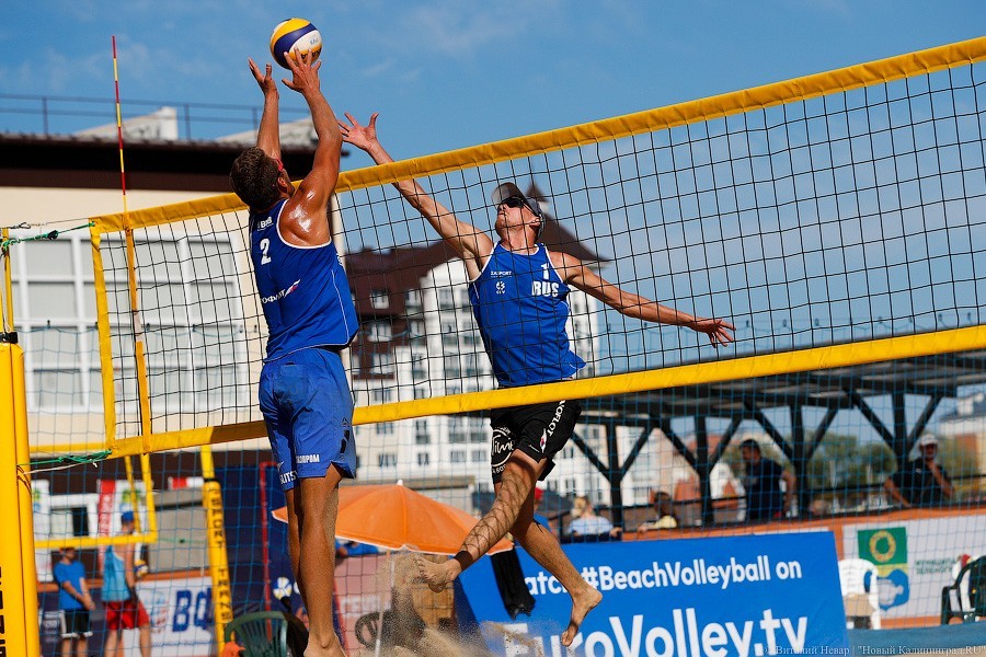 Лежали на пляже? Вот что было на песчаных кортах совсем рядом с вами (фото)