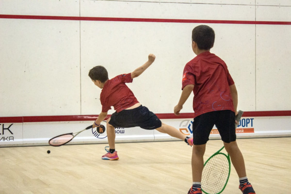 Сквош-клуб «КенигСквош» открыл набор детей в детскую секцию