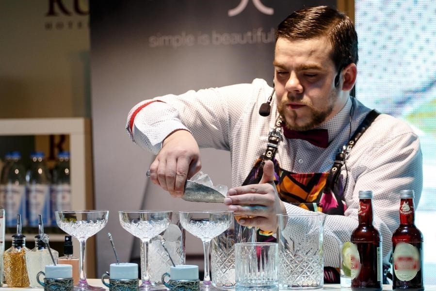 Море, поэзия, коктейли: в Калининграде выбрали обладателя «Янтарного шейкера»