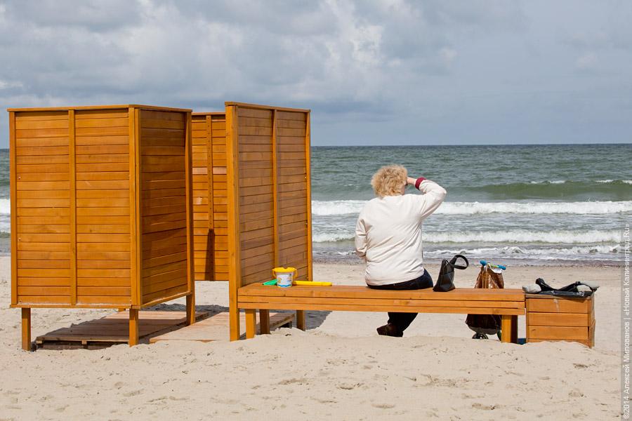 Машина «по потребности»: польский агрегат начал чистить песок на пляже Зеленоградска