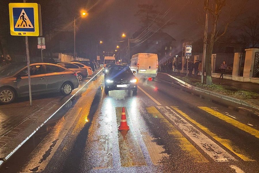 На ул. Артиллерийской автомобилистка сбила на «зебре» подростка и уехала (фото)