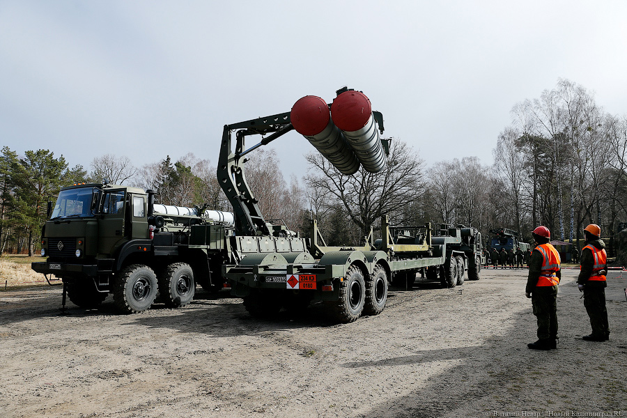 На страже: С-400 отразил атаку вероятного противника