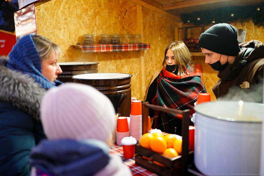 Девочки, записываемся на ободочки: в Калининграде открылась новогодняя ярмарка на острове Канта (фото)