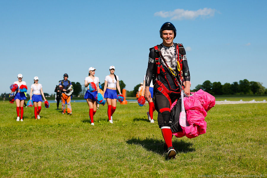 Люди как птицы: под Калининградом прошел этап Кубка России по купольному пилотированию (фото)