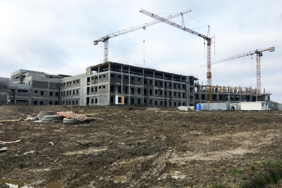 Полгода пробуксовки: коротко о строительстве онкоцентра новым подрядчиком   