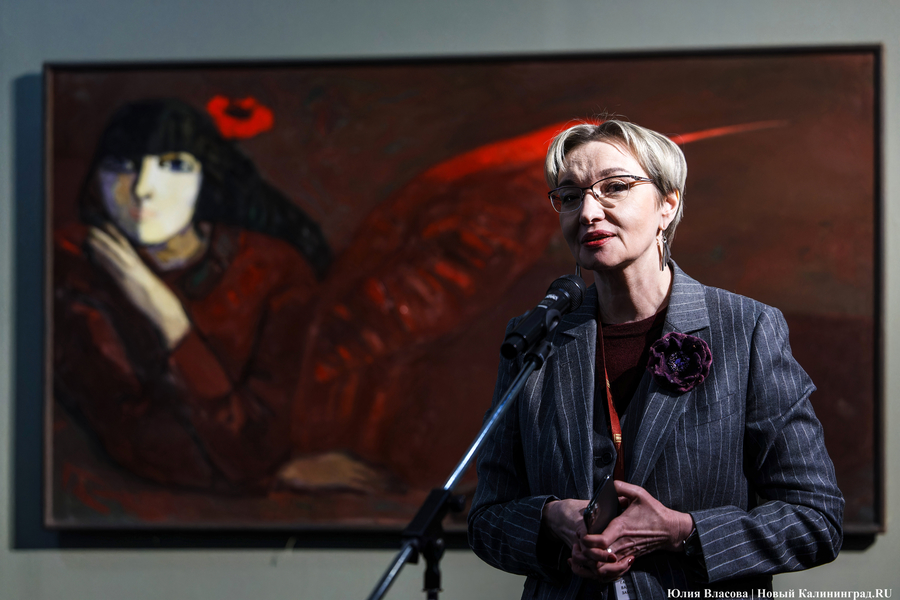 Вселенная смыслов и эмоций: в Музее искусств открылась выставка «Космос красного» (фото)