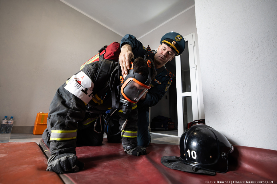 За три минуты на 25-й этаж: у пожарных прошли соревнование по скоростному подъёму (фото)