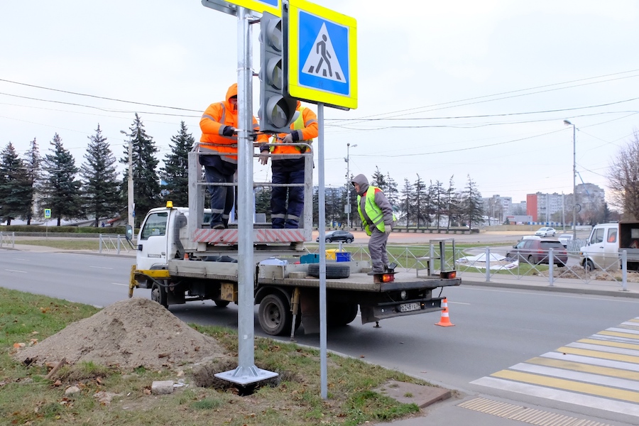 На Московском проспекте у Острова установили новый светофор (фото)