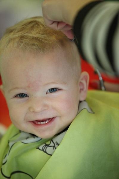 Самая первая стрижка в жизни малыша