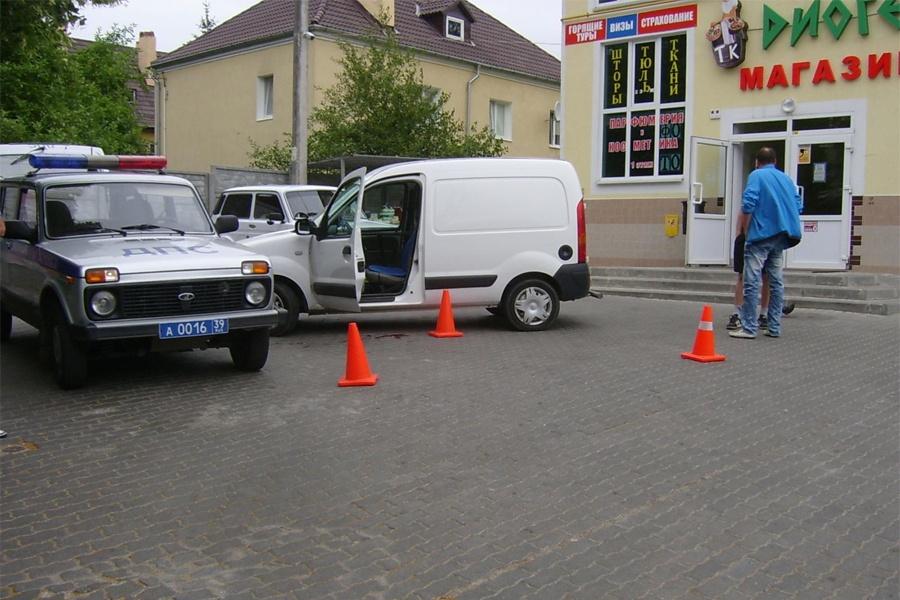 В Калининграде автомобиль при маневре сбил 84-летнюю пенсионерку (+фото)
