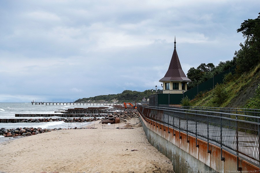 Время собирать камни: как восстанавливают берег у резиденции в Пионерском (фото)
