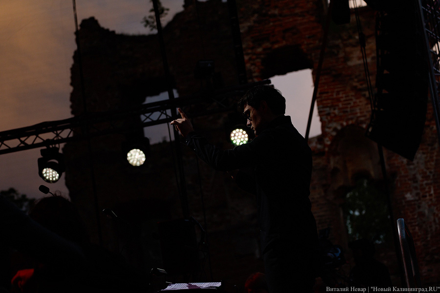 Фестиваль на руинах: в замке Рагнит сыграли музыку Чайковского и Рахманинова (фото)