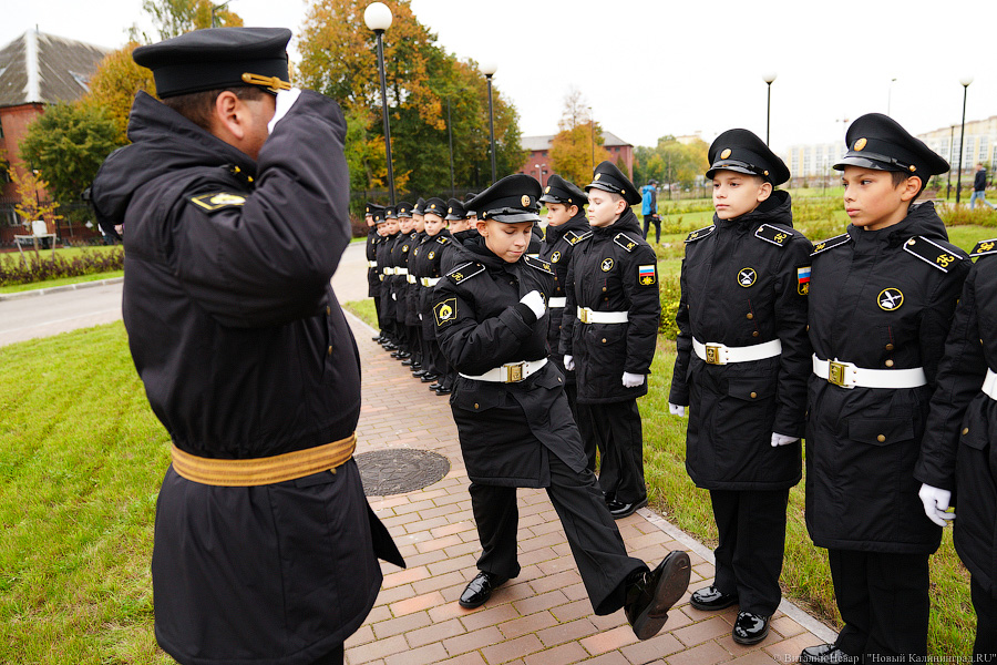 Горящие глаза, серьезные лица: первокурсников приняли в нахимовцы (фото)