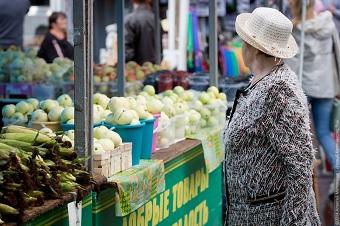 На Центральном рынке продавцы торгуют прошлогодними местными яблоками