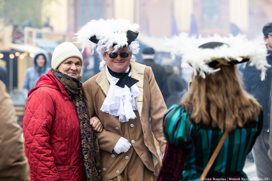 Прикидываясь Кантом: у Кафедрального собора открылась ярмарка (фото)