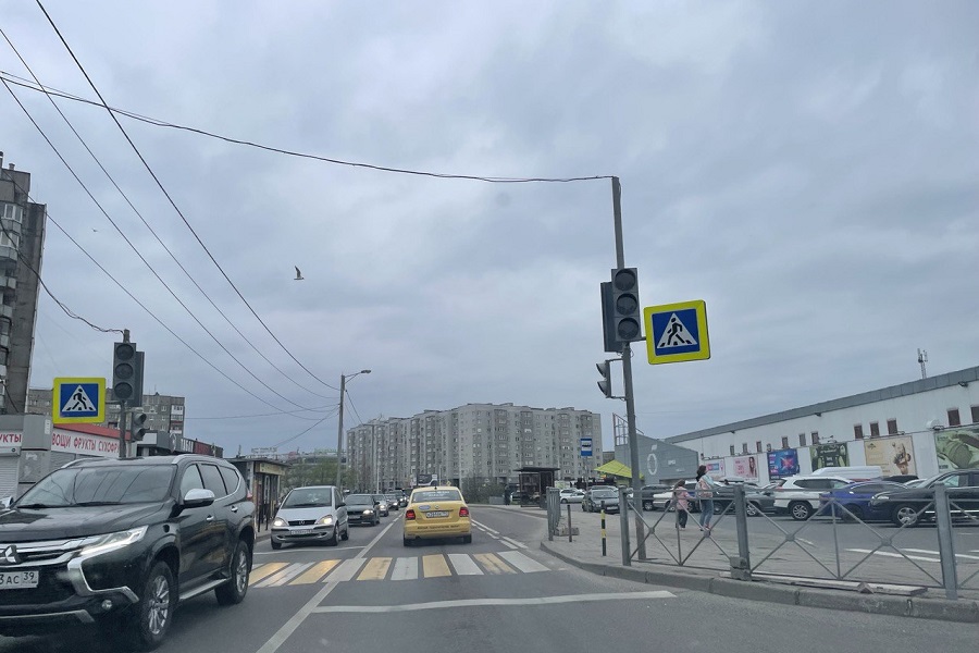 Очевидец: на Гайдара не работает светофор на пешеходном переходе (фото)