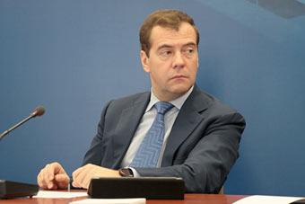 Медведев: прописаться на дачах смогут только россияне