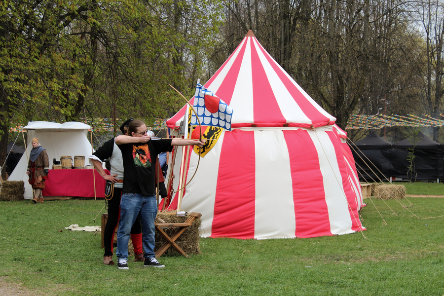 Ярмарка для метеоустойчивых: как прошло открытие гастрофестиваля на острове Канта (фото)