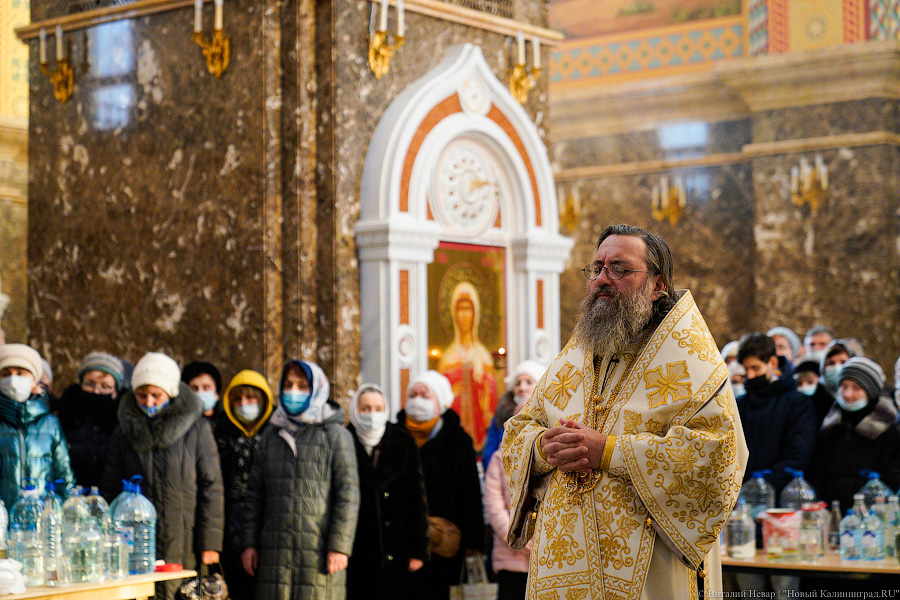 Вместо массовых купаний: праздник Богоявления в храме Христа Спасителя (фото)
