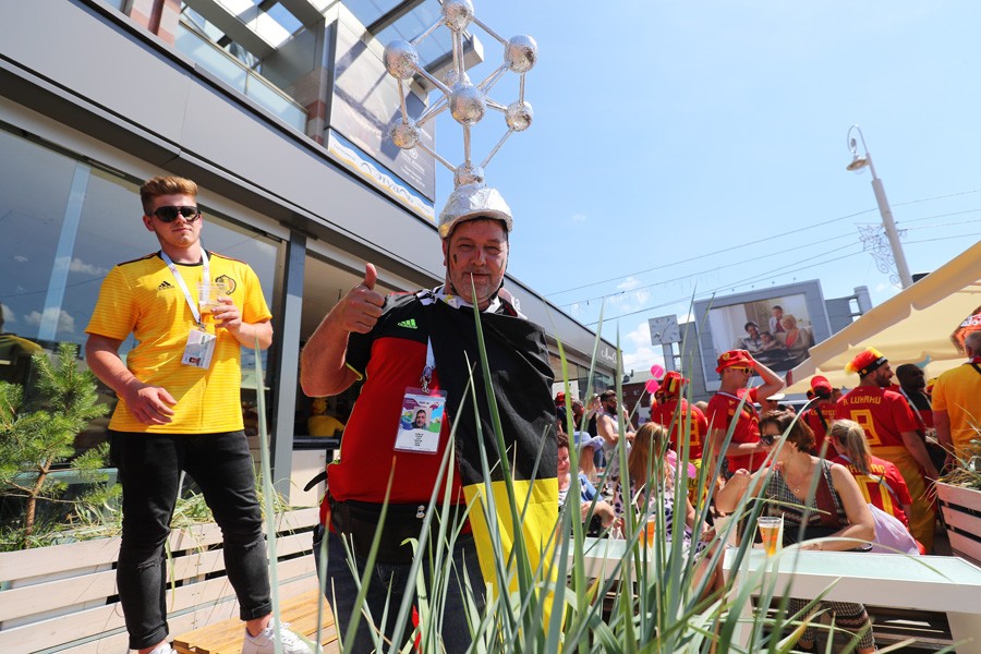 Captain Vodka: болельщики сборных Англии и Бельгии на улицах Калининграда (фото)