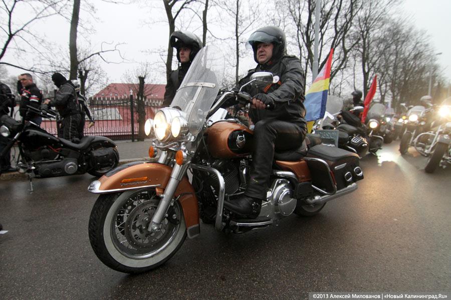 «С венком и шумом на Бранёво»: калининградская делегация отправилась в Польшу