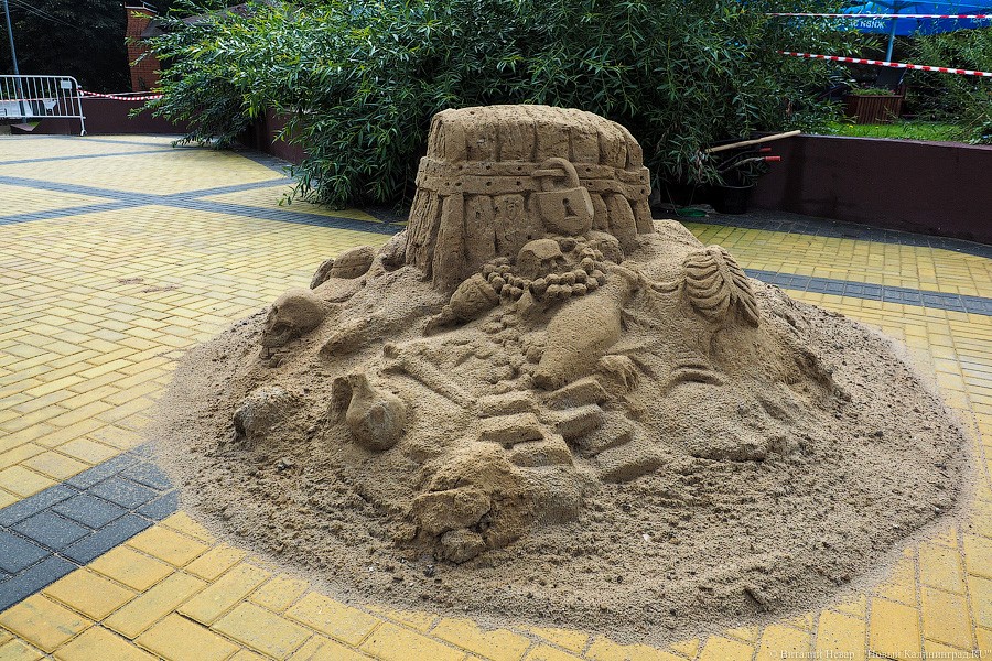 Со дна моря: в Зеленоградске сделали 5 скульптур из песка