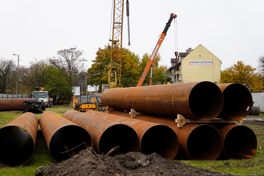 «Право имеем»: рядом с немецким домом на ул. Галицкого начали устанавливать забор