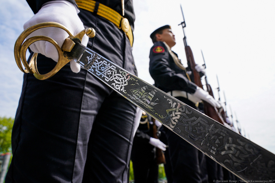 Пушки и «мини-Петр»: в Балтийске прошёл парад в честь Дня Балтфлота (фото)