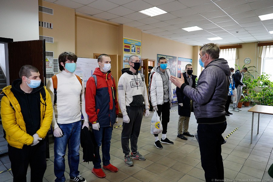 Масочный призыв: Балтфлот отправил первую команду новобранцев в воинские части