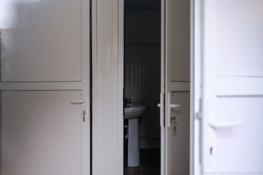 Бетон и пустота: в Калининграде завершается благоустройство Нижнего озера (фото)