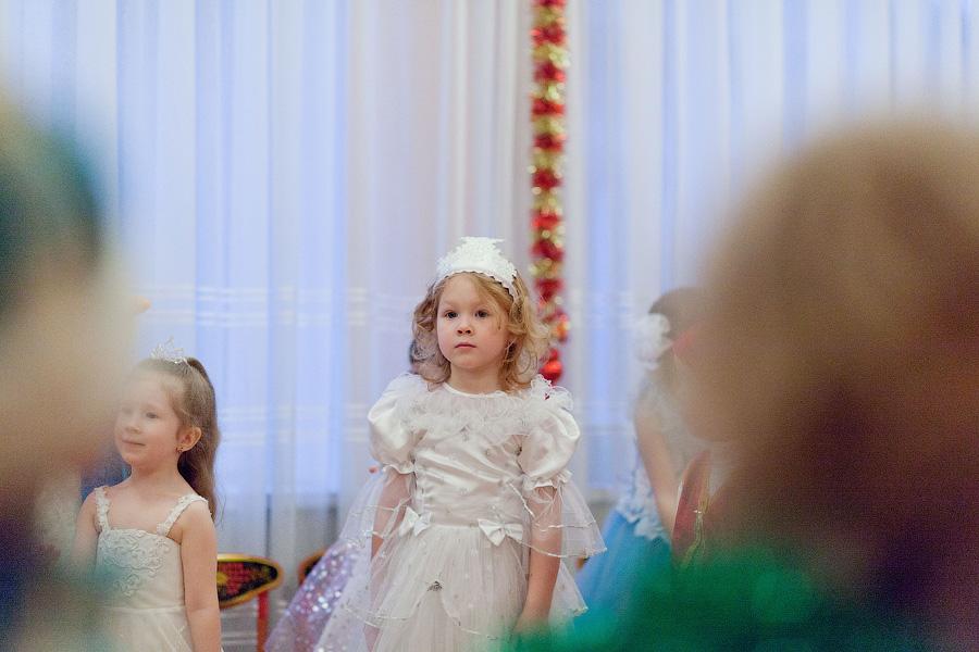 “Обычная сказка”: фоторепортаж с новогоднего утренника в детском саду