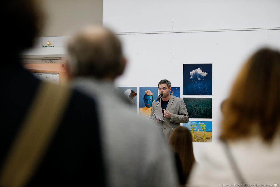Картинки с выставки: открытие Балтийской биеннале фотографии