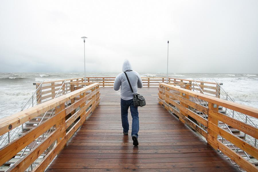 Добить «Ксавьером»: променад в Зеленоградске оказался не готов к зимним штормам