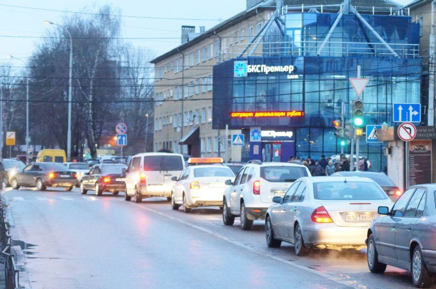 На ул. Озерова запретили левый поворот на ул. Горького