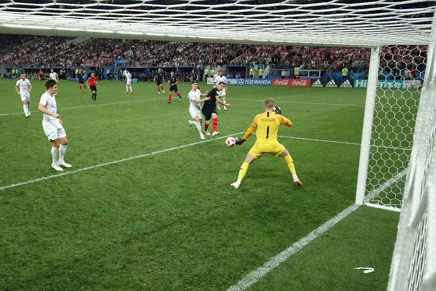 Они в финале: все голы матча Хорватия-Англия, снятые камерой в воротах (фото)