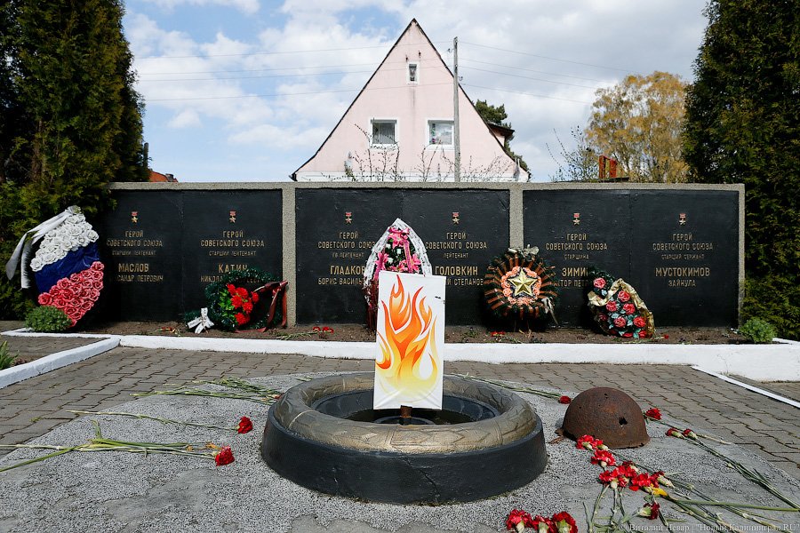 Нарисовать Вечный огонь на мемориале в Переславском предложил учитель