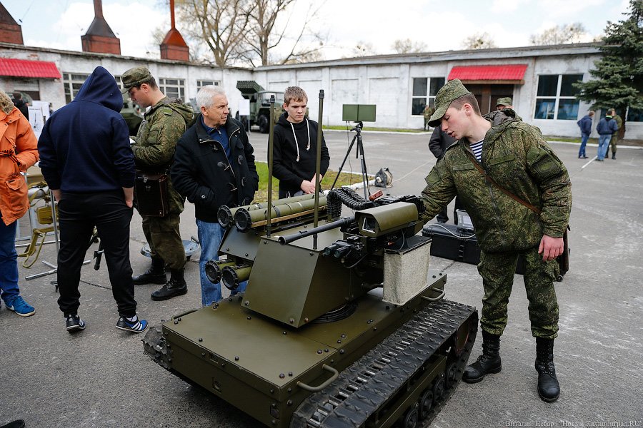 Поиграть в «танчики»: как призывникам Калининграда военную часть показывали