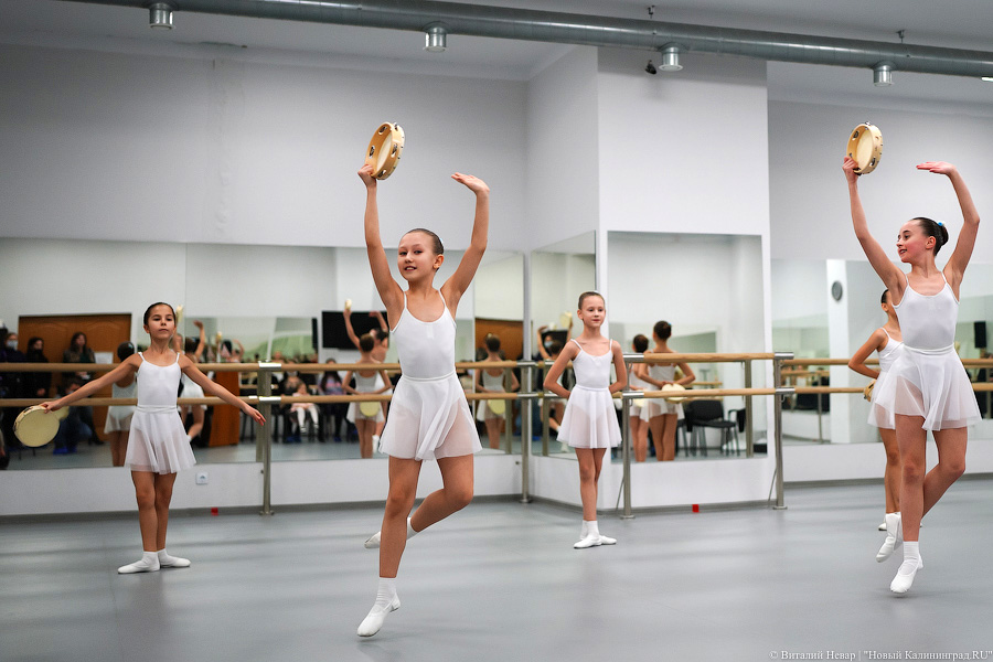 Па-де-де и пор-де-бра: Московская академия хореографии провела урок балета в Калининграде (фото)