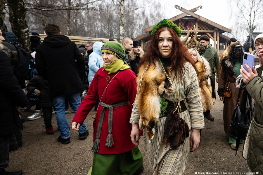 Блины, пляски и огонь: как отпраздновали Масленицу в поселении викингов «Кауп»