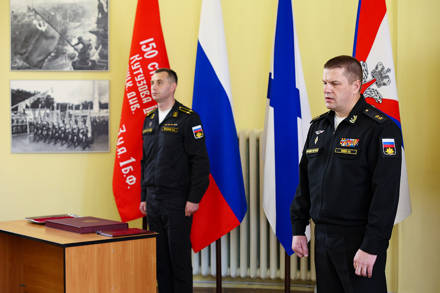 Был учителем, осталось трое детей: вдове контрактника из Гусева вручили золотую звезду (фото)