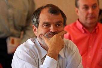 Кузнецов предложил депутатам Облдумы стать "пионерами" в защите дольщиков