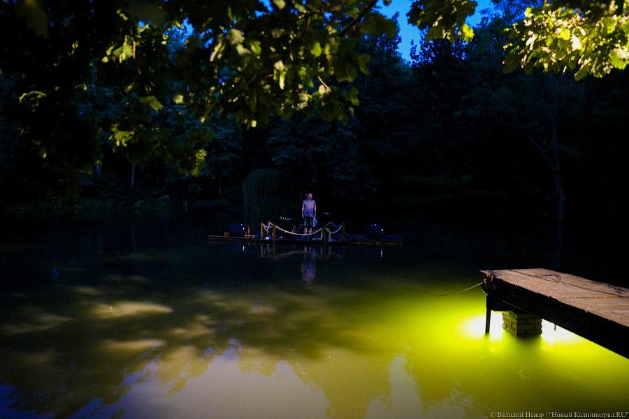 Вечерний Дьяков: как калининградский альтист устроил концерт на плоту (фото)