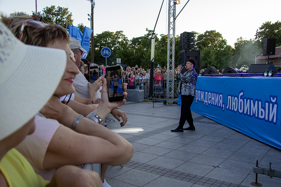 Юлиан на закате и танцы под хиты прошлых лет: Калининград отмечает День города (фото)