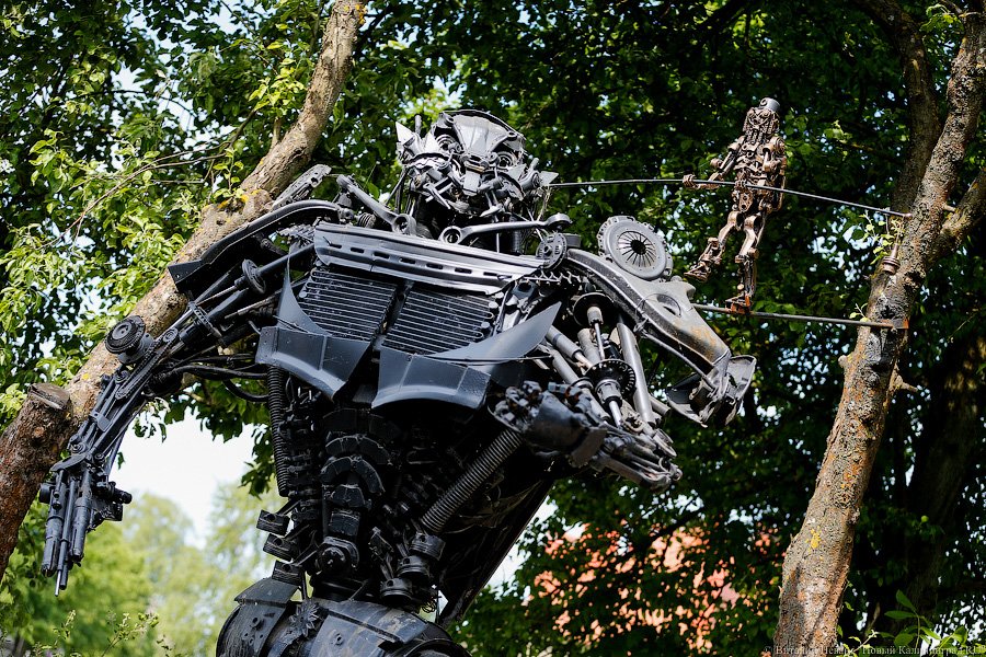 Смотришь на деталь и видишь хвост: житель Гвардейска создаёт трансформеров