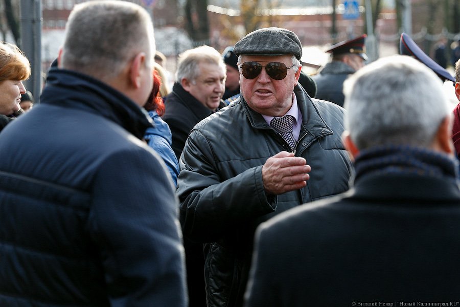 В едином порыве: в Калининграде почтили память героев-гвардейцев 
